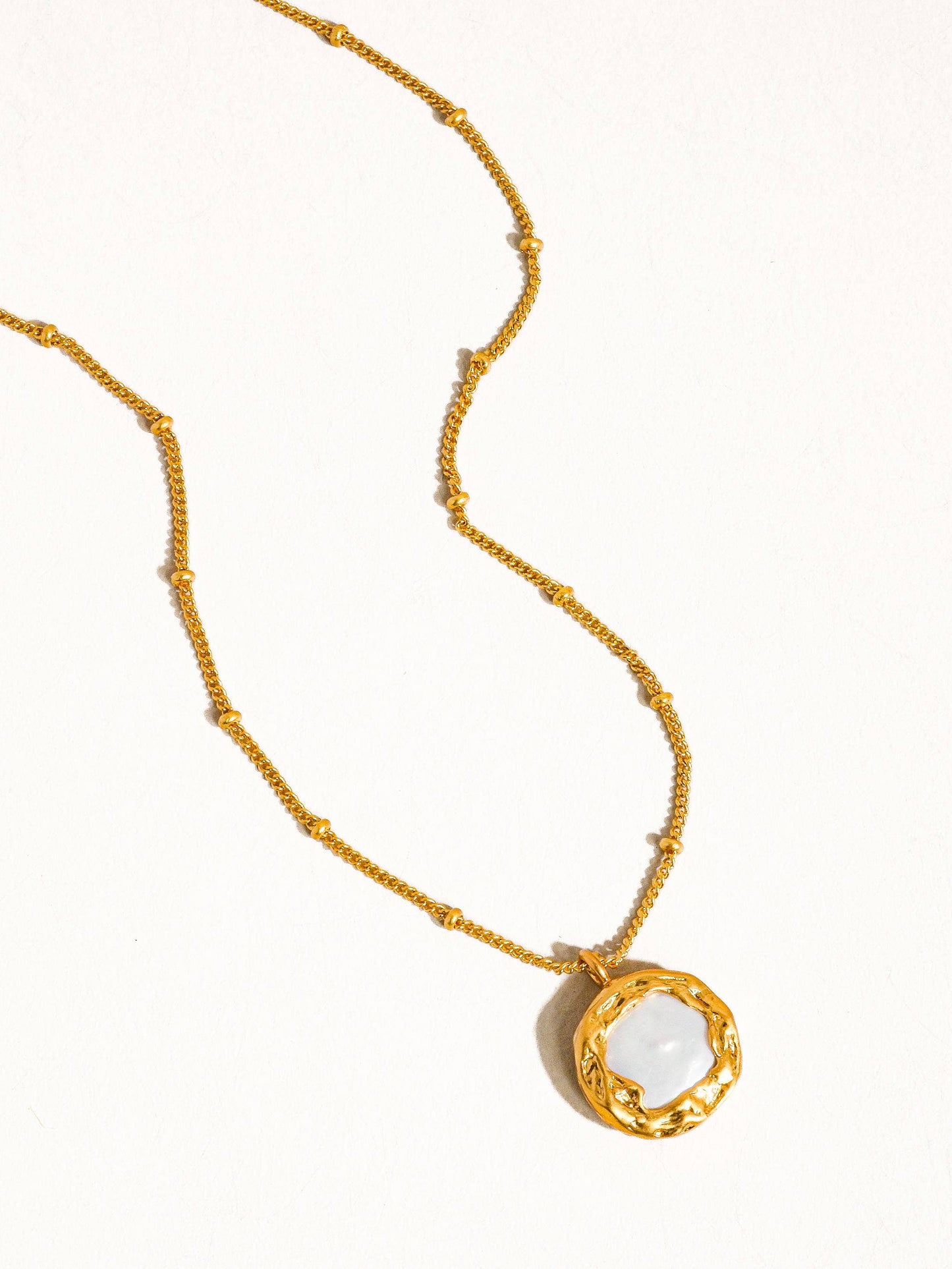 Lydia 18k Vintage Gold Natural Pearl Round Necklace