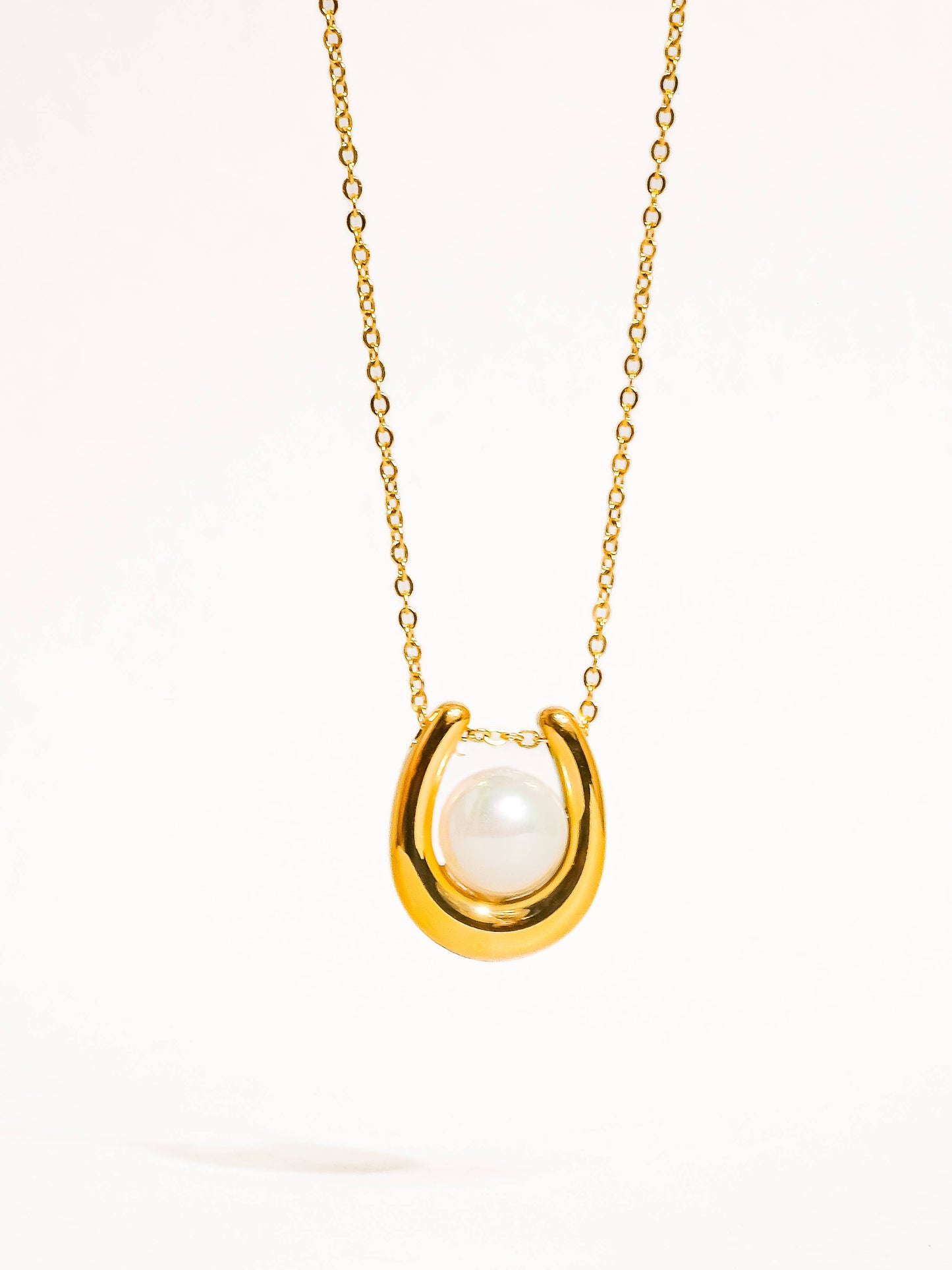 Barn 18K Gold Non-Tarnish Horseshoe Pearl Necklace