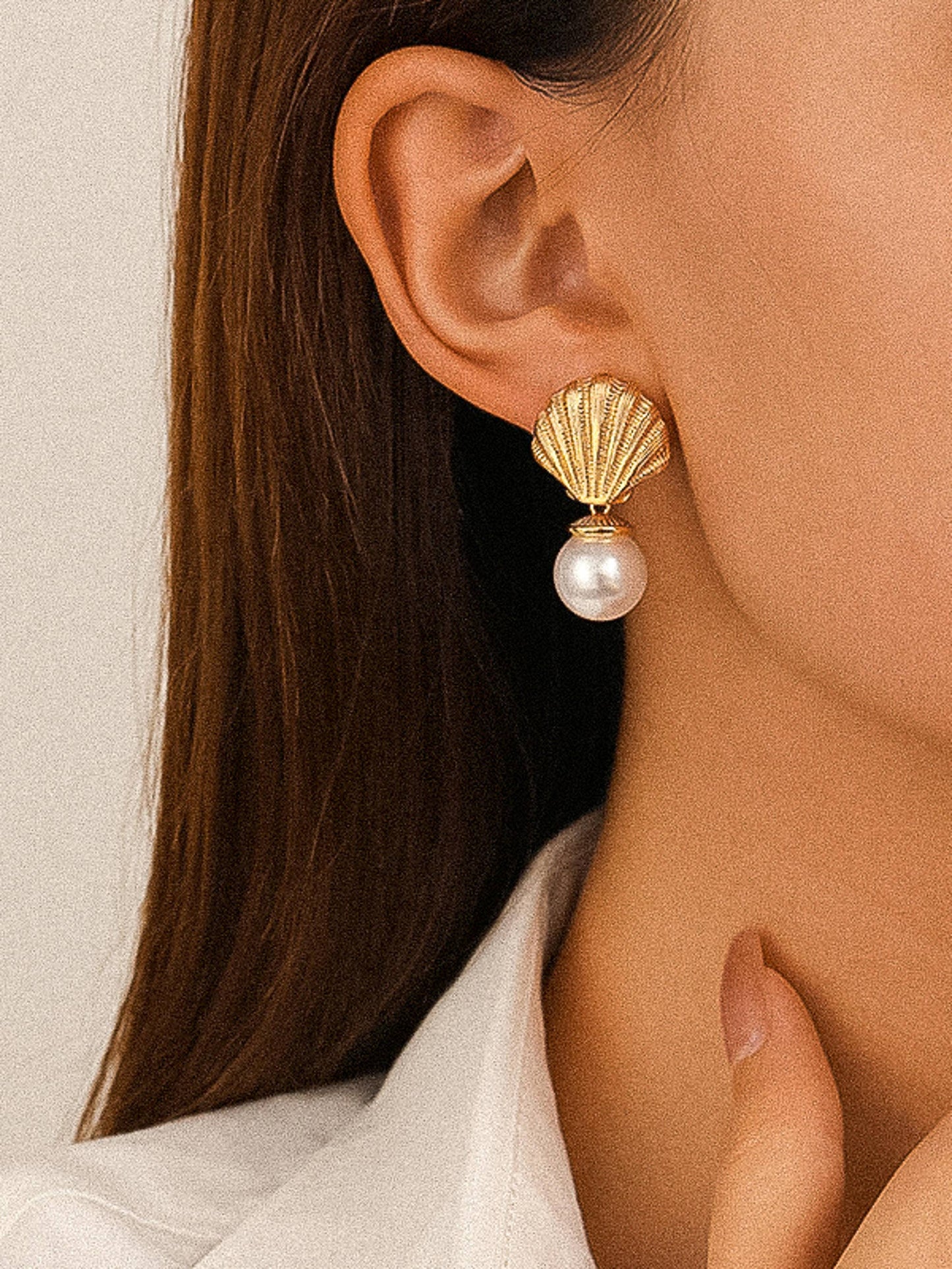 Vinny 18K Gold Shell Pearl Earring