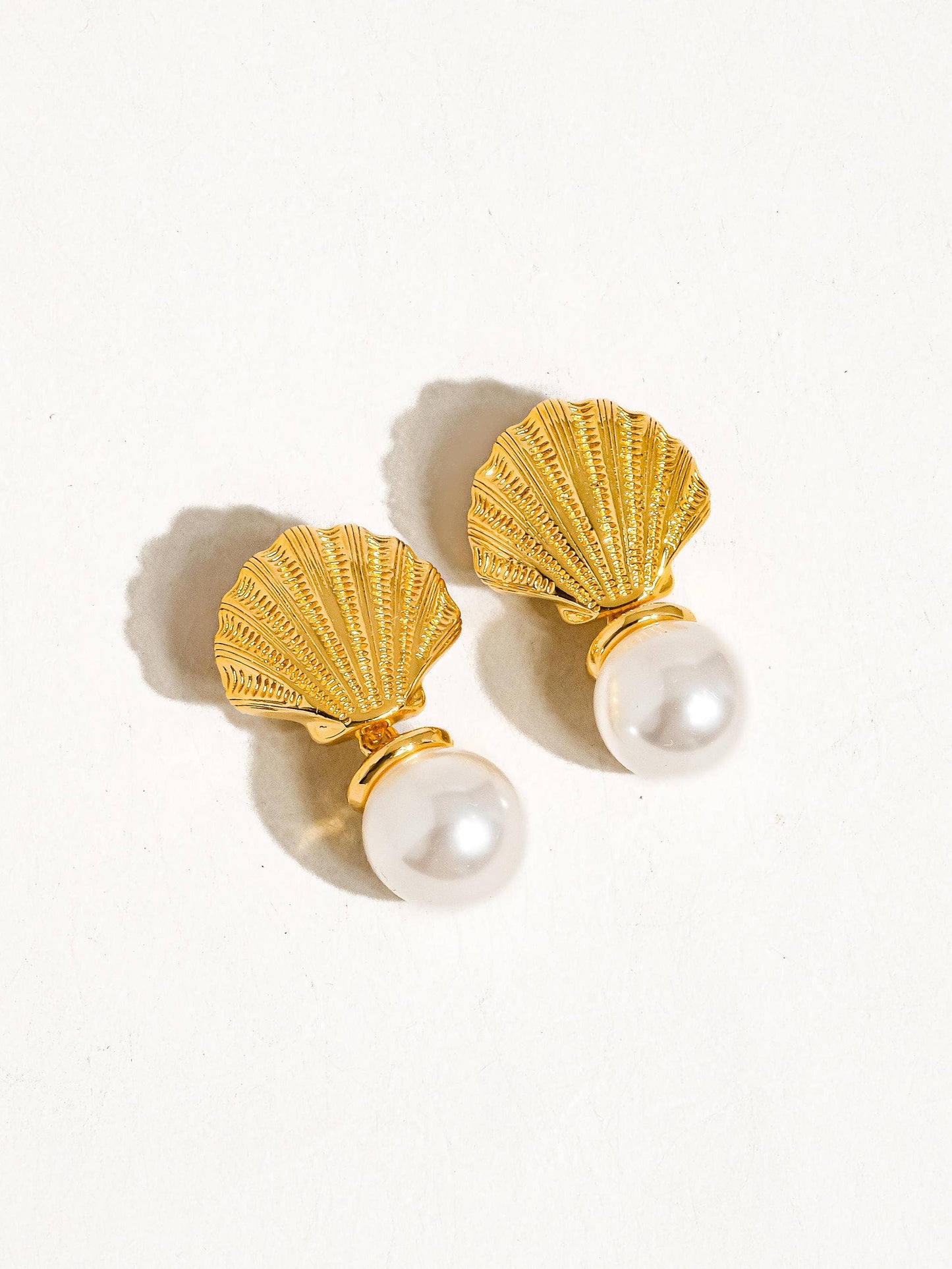 Vinny 18K Gold Shell Pearl Earring